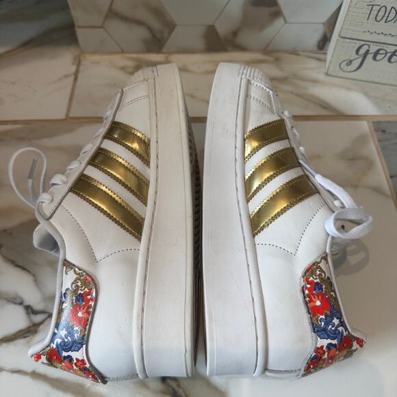Adidas Women’s Superstar Sneakers Size 6 Shell Toe Bold Floral Collab w/ “Her” - Picture 6 of 10
